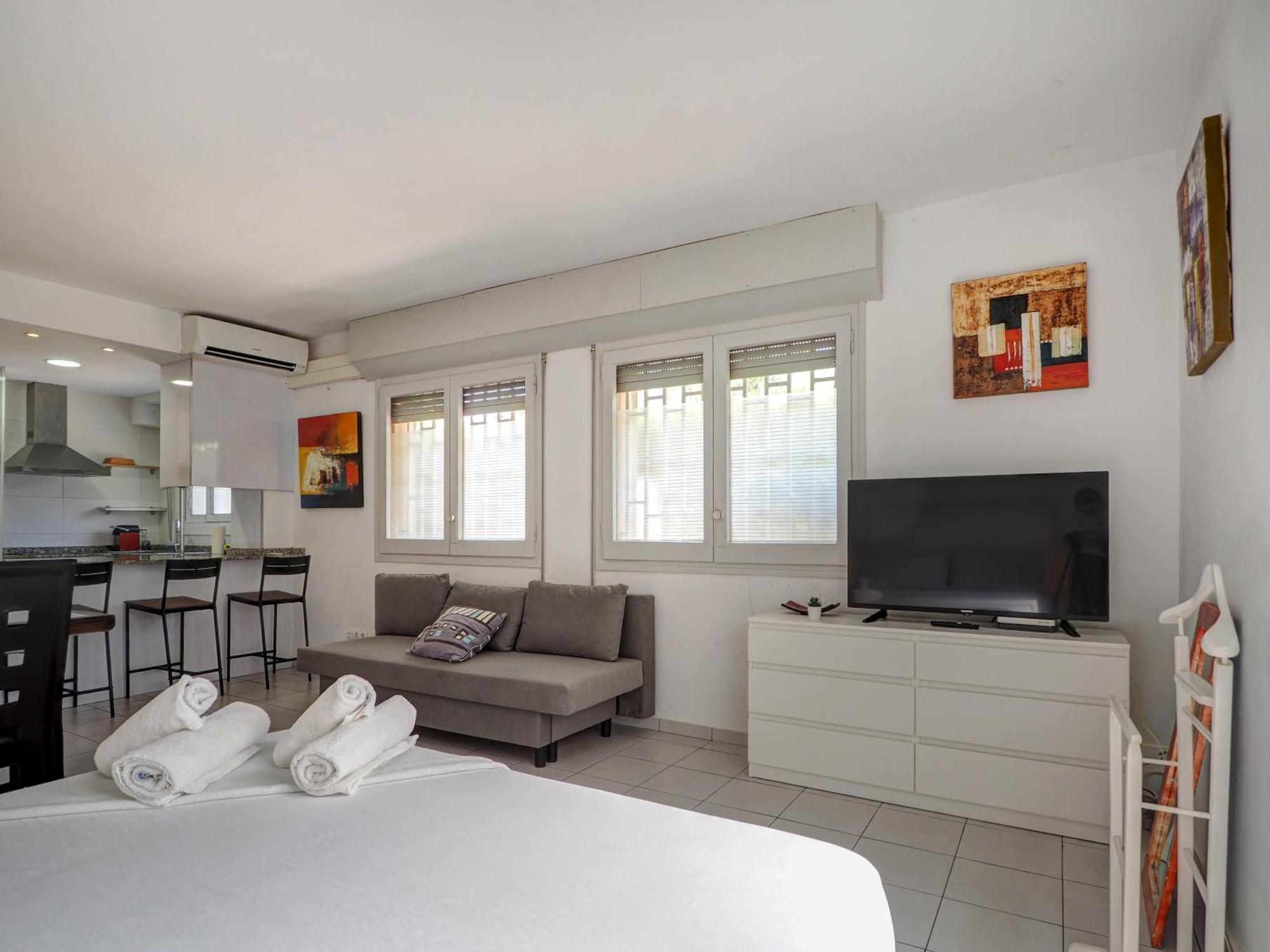 Los Globos Beach Studio By Hello Homes Sitges Bagian luar foto