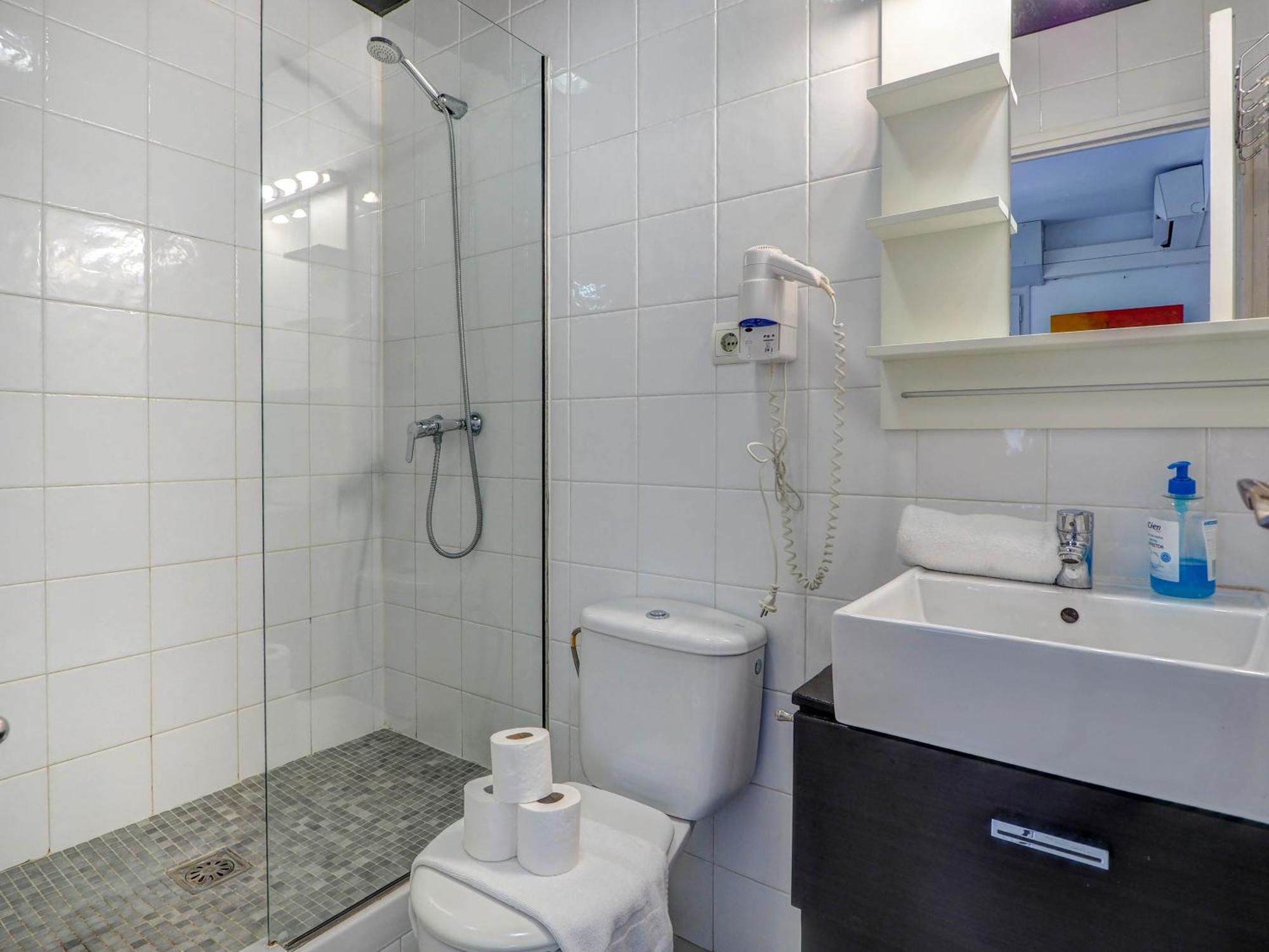 Los Globos Beach Studio By Hello Homes Sitges Bagian luar foto